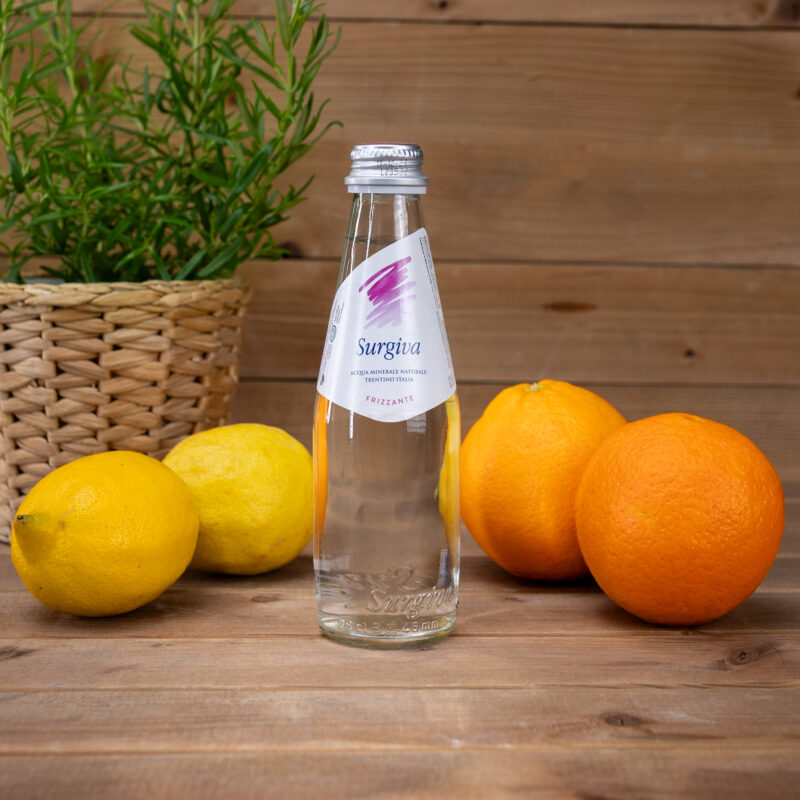 Woda mineralna gazowana 250ml Surgiva