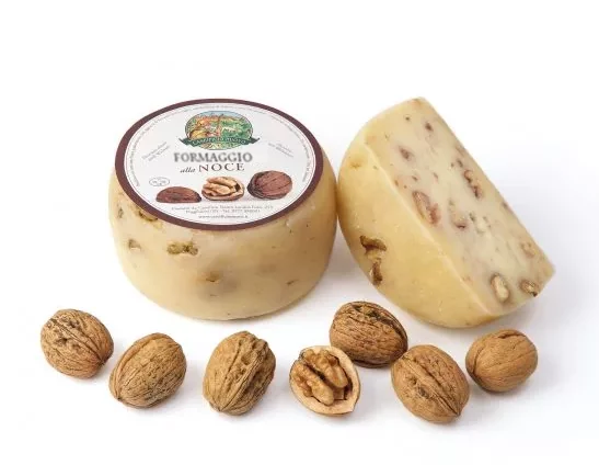 Formaggio Toscano z orzechami włoskimi