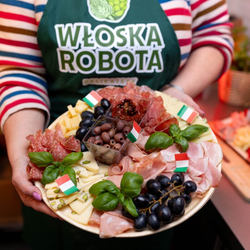 Deska włoskich rzemieślniczych wędlin i serów dla 2 osób